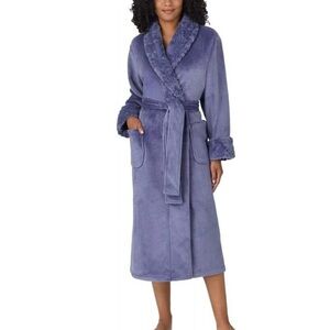 NWT Carol Hickman Women's indigo purple Robe size M. Super warm and fuzzy!